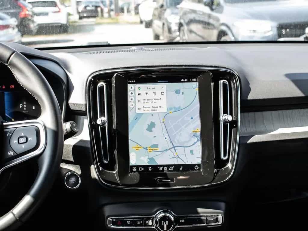 Volvo XC40 B4 2WD Plus Dark LED Kamera 05/2023-photo-11
