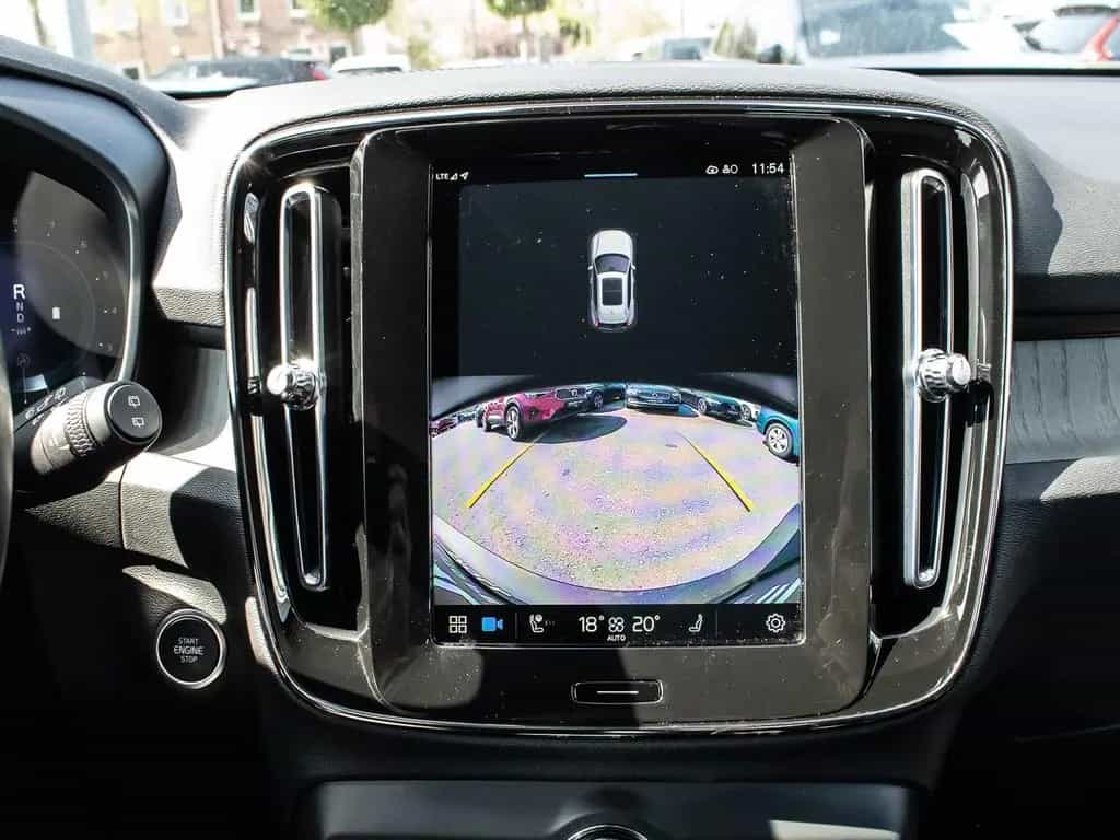 Volvo XC40 B4 2WD Plus Dark LED Kamera 05/2023-photo-12