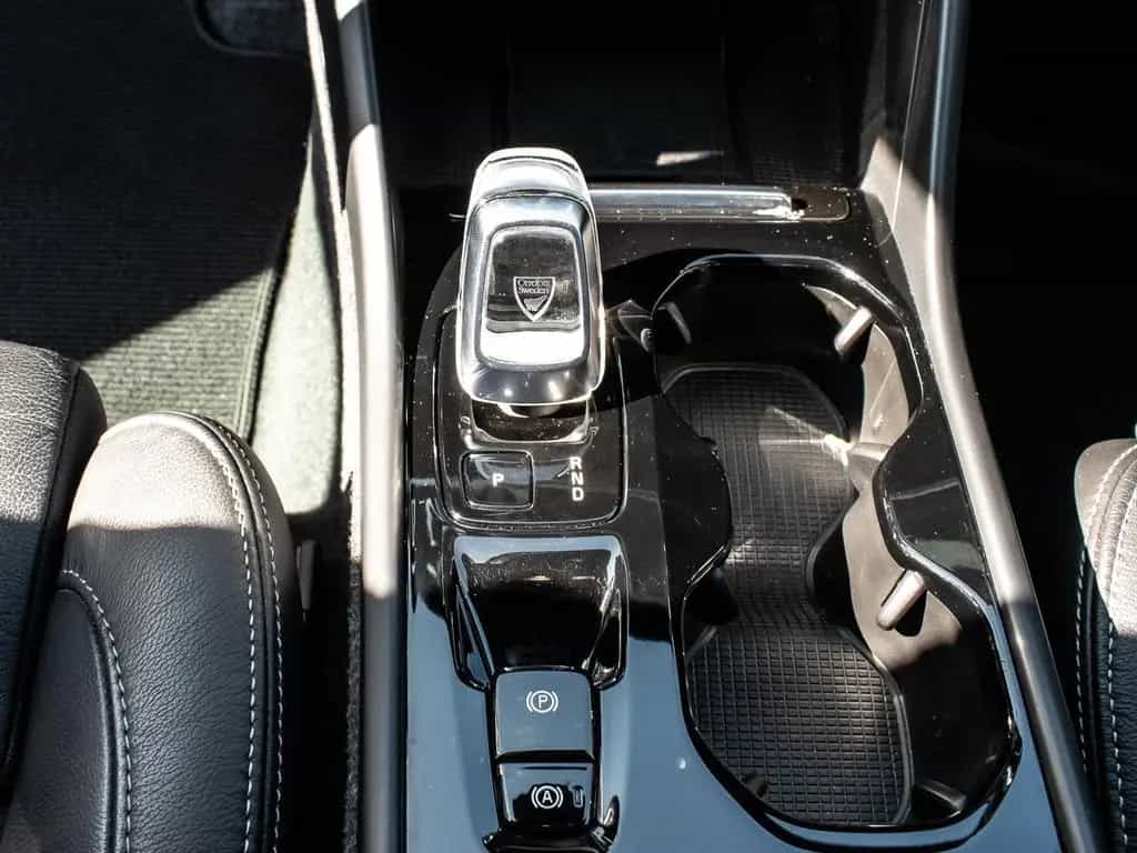 Volvo XC40 B4 2WD Plus Dark LED Kamera 05/2023-photo-14