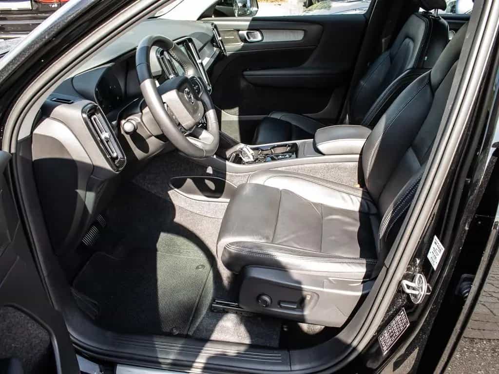 Volvo XC40 B4 2WD Plus Dark LED Kamera 05/2023-photo-15