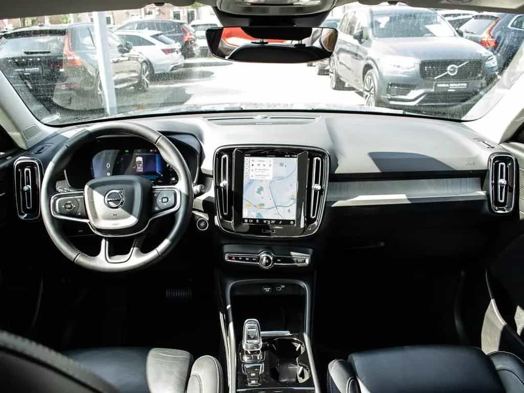 Volvo XC40 B4 2WD Plus Dark LED Kamera 05/2023-photo-9