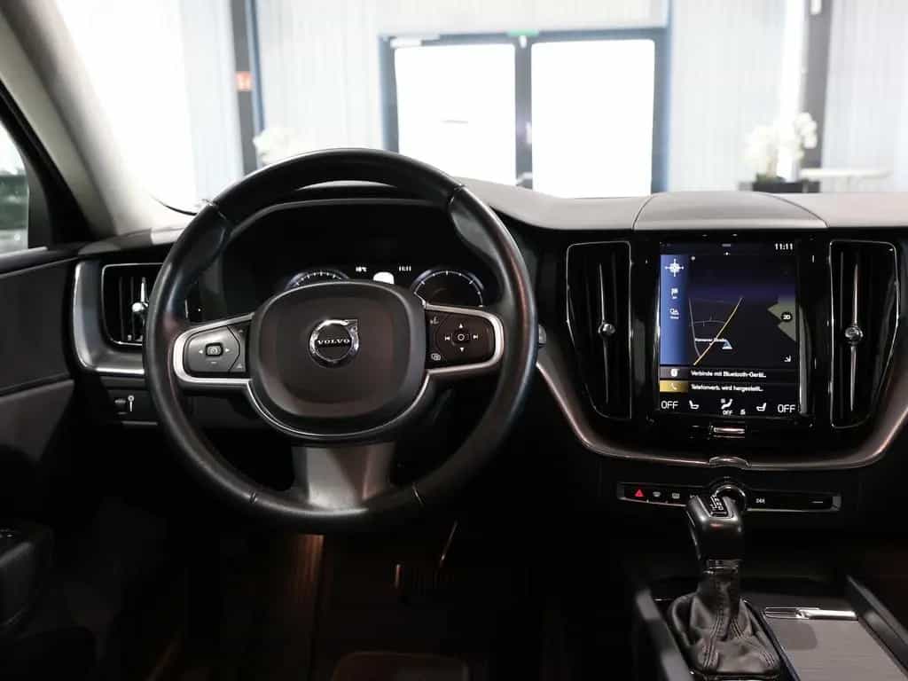 Volvo XC60 D4 MOMENTUM PRO / PANORAMA, MATRIX-LED 06/2020-photo-14