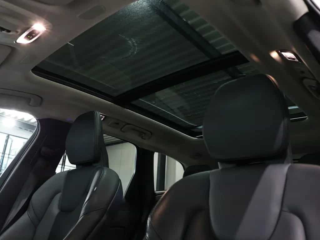 Volvo XC60 D4 MOMENTUM PRO / PANORAMA, MATRIX-LED 06/2020-photo-15