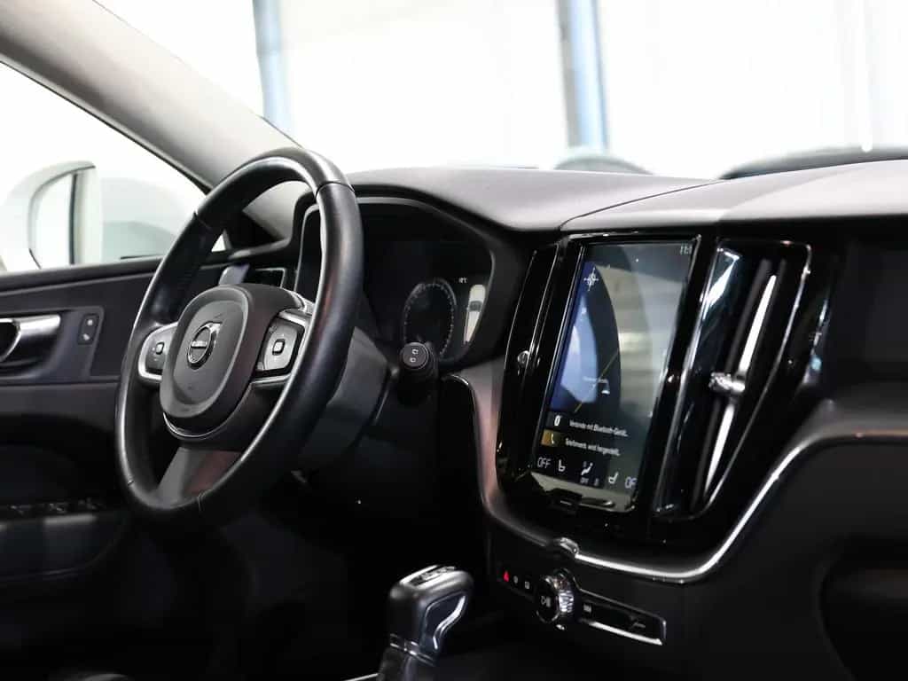 Volvo XC60 D4 MOMENTUM PRO / PANORAMA, MATRIX-LED 06/2020-photo-20