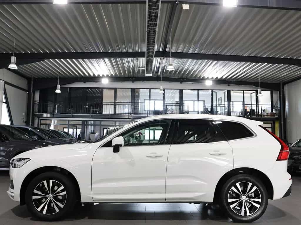 Volvo XC60 D4 MOMENTUM PRO / PANORAMA, MATRIX-LED 06/2020-photo-5