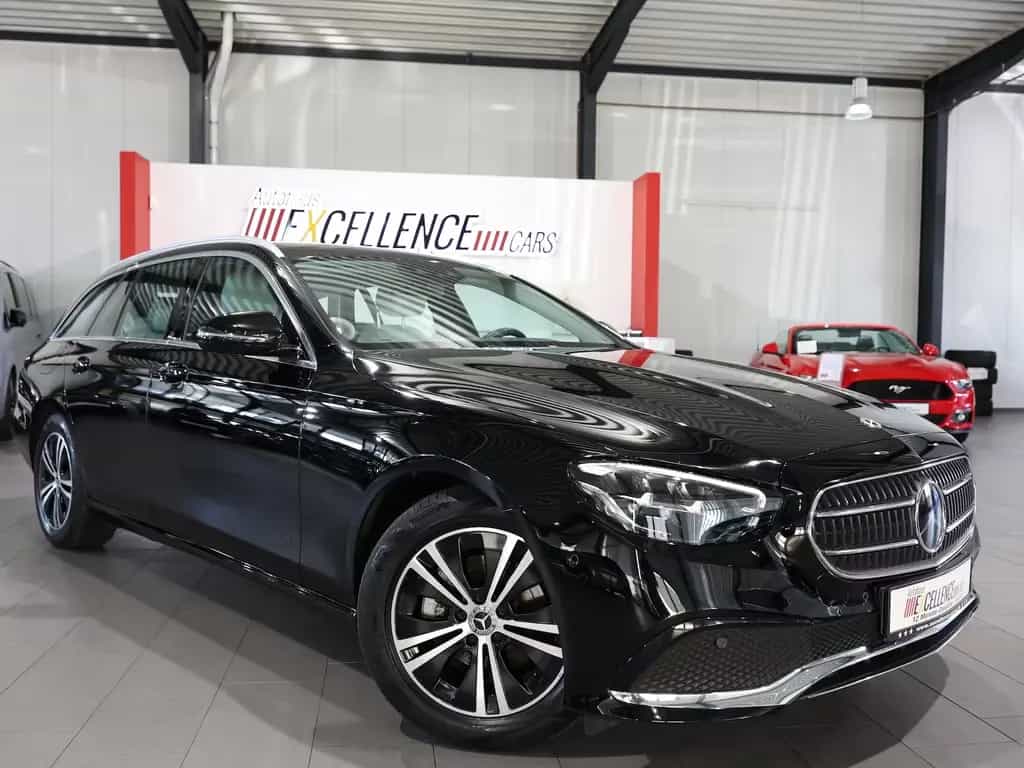 Mercedes-Benz E-Class d T AVANTGARDE-BUSINESS / BLACK & GREY / 03/2022-photo-1