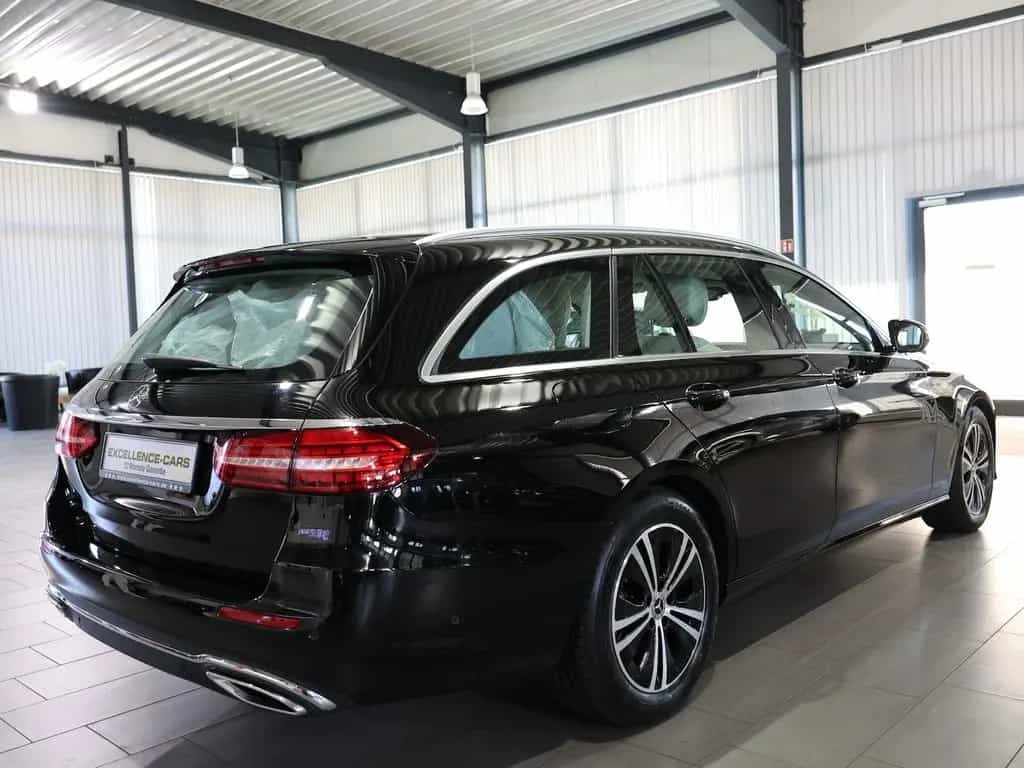 Mercedes-Benz E-Class d T AVANTGARDE-BUSINESS / BLACK & GREY / 03/2022-photo-11