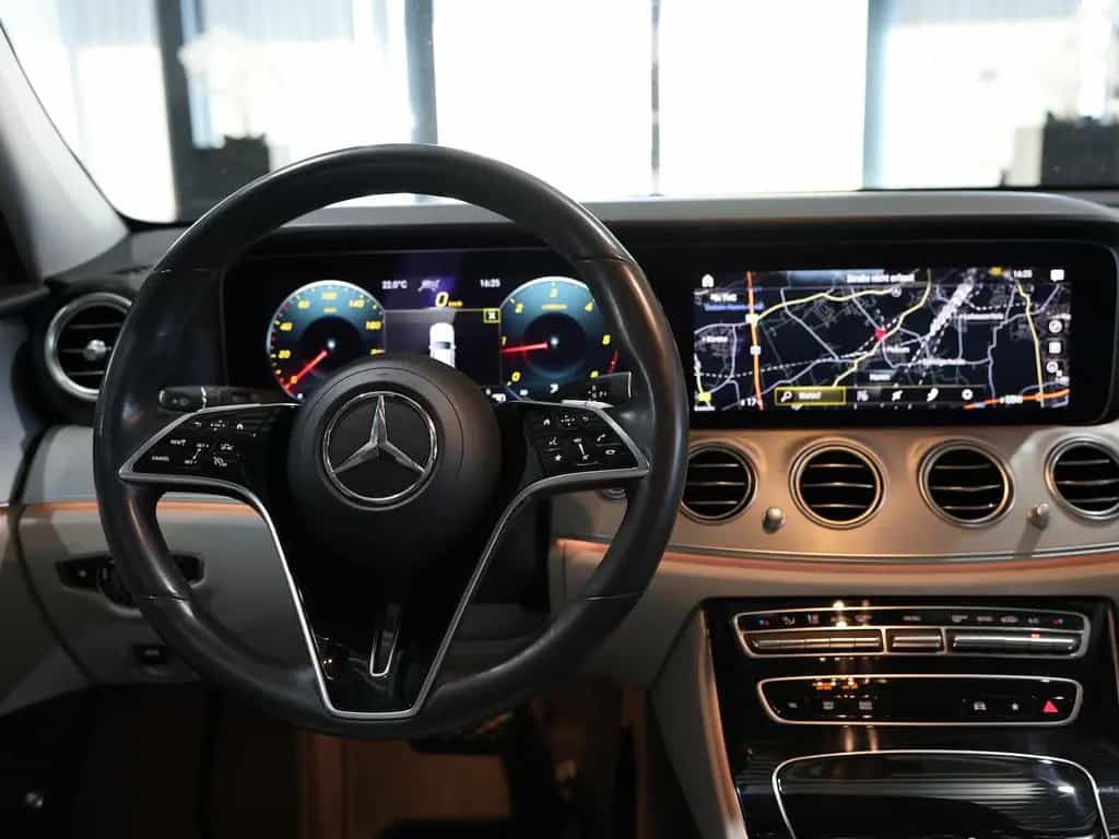 Mercedes-Benz E-Class d T AVANTGARDE-BUSINESS / BLACK & GREY / 03/2022-photo-19