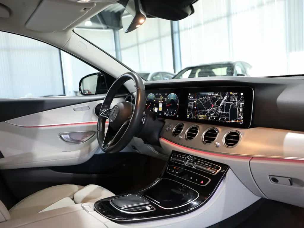Mercedes-Benz E-Class d T AVANTGARDE-BUSINESS / BLACK & GREY / 03/2022-photo-23