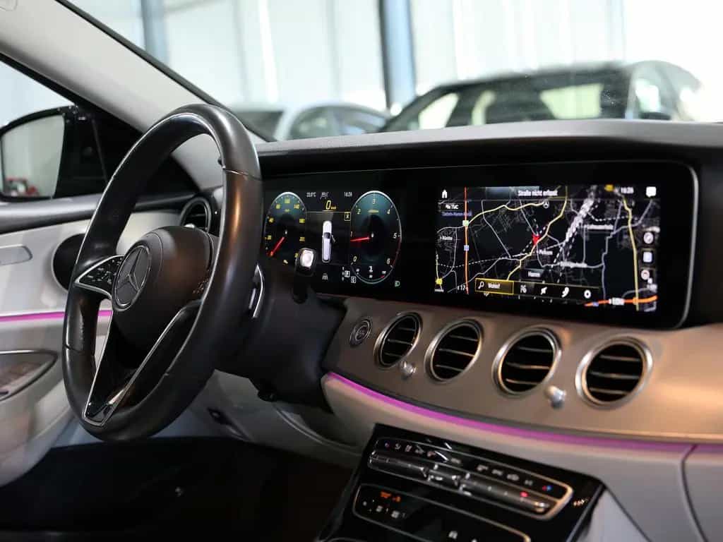 Mercedes-Benz E-Class d T AVANTGARDE-BUSINESS / BLACK & GREY / 03/2022-photo-24