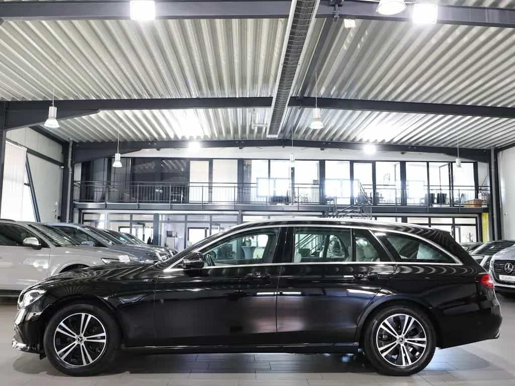 Mercedes-Benz E-Class d T AVANTGARDE-BUSINESS / BLACK & GREY / 03/2022-photo-8