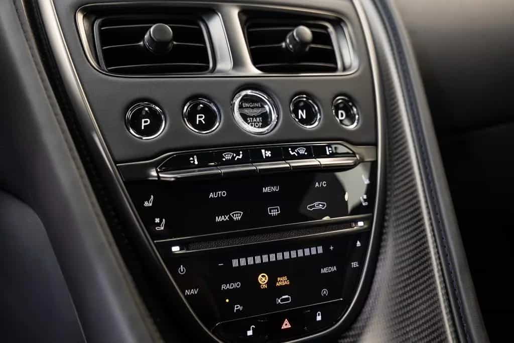 Aston Martin DBS /V12/B&O/Carbon/360 10/2023-photo-13