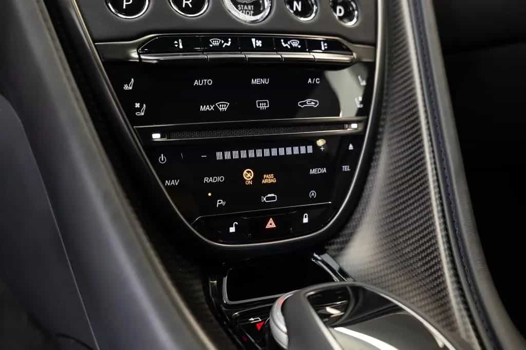 Aston Martin DBS /V12/B&O/Carbon/360 10/2023-photo-14
