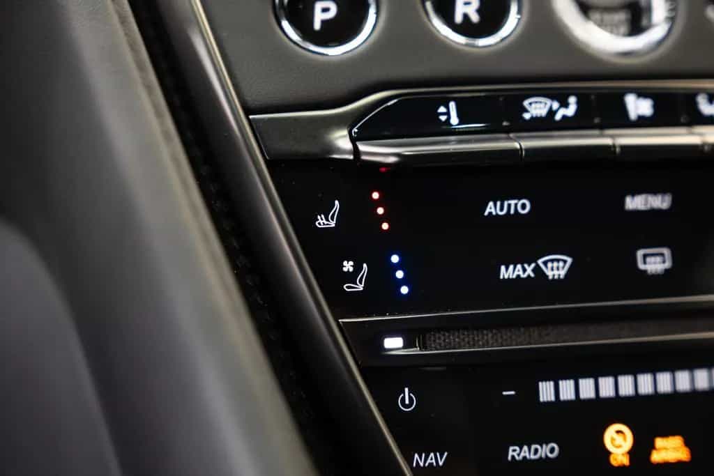 Aston Martin DBS /V12/B&O/Carbon/360 10/2023-photo-15
