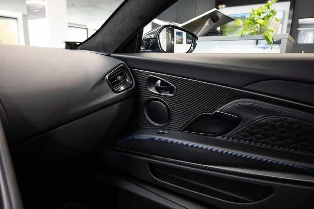 Aston Martin DBS /V12/B&O/Carbon/360 10/2023-photo-17