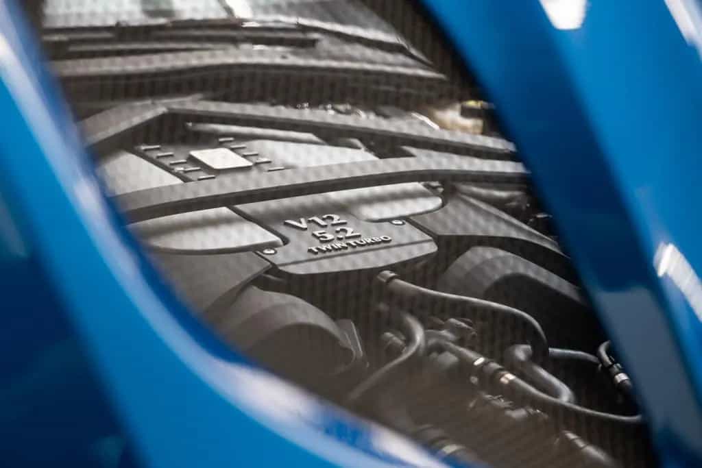 Aston Martin DBS /V12/B&O/Carbon/360 10/2023-photo-23