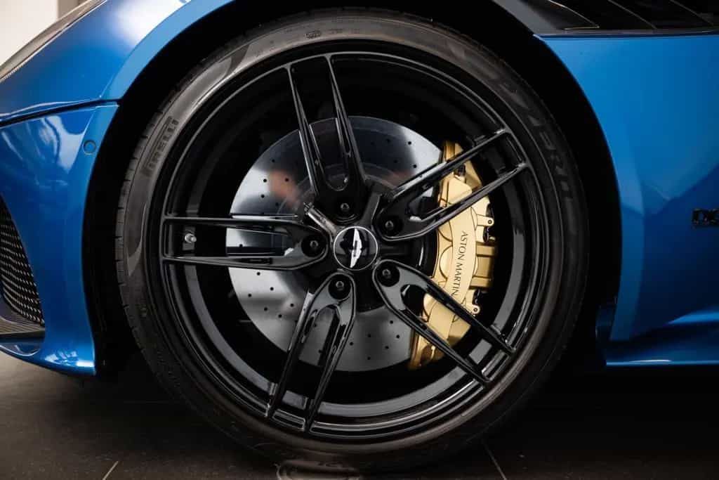 Aston Martin DBS /V12/B&O/Carbon/360 10/2023-photo-24
