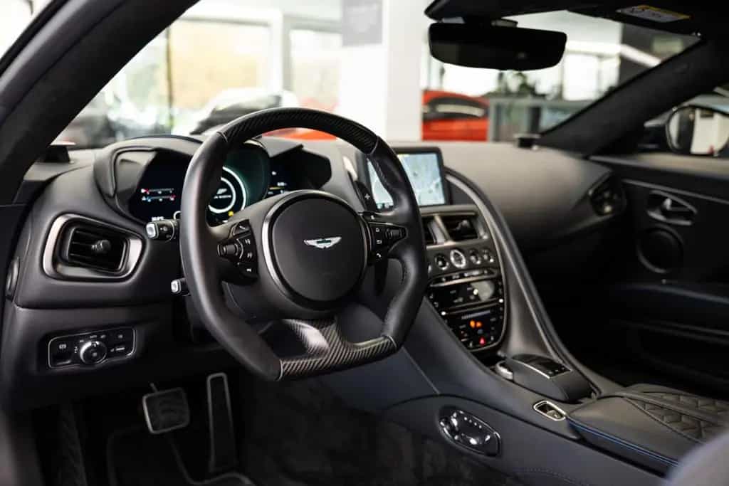 Aston Martin DBS /V12/B&O/Carbon/360 10/2023-photo-4
