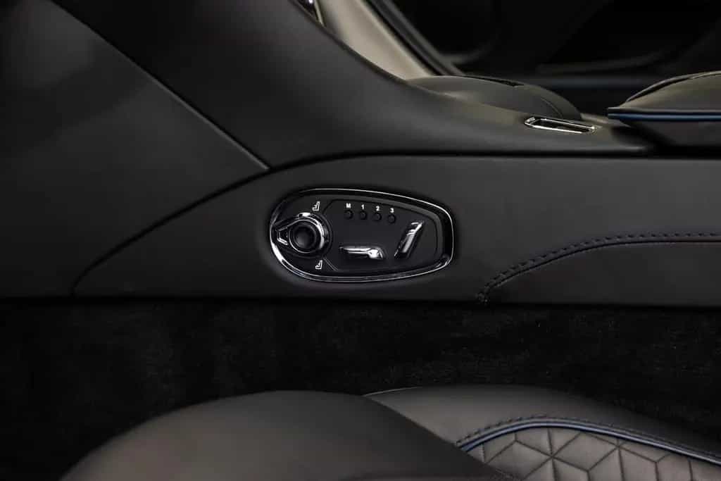 Aston Martin DBS /V12/B&O/Carbon/360 10/2023-photo-8