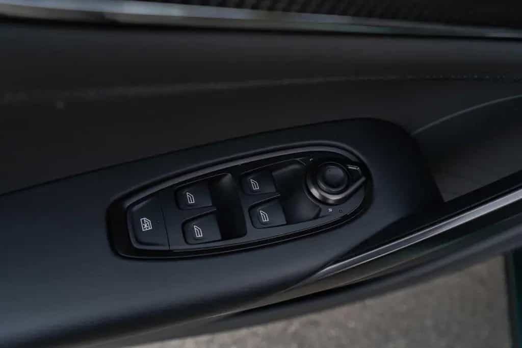 Aston Martin DBX 4.0 V8 DBX707 01/2025-photo-7