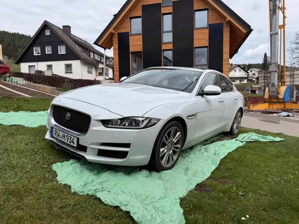 Jaguar XE 20d 180PS Pure Automatik Pure 11/2015-photo-0