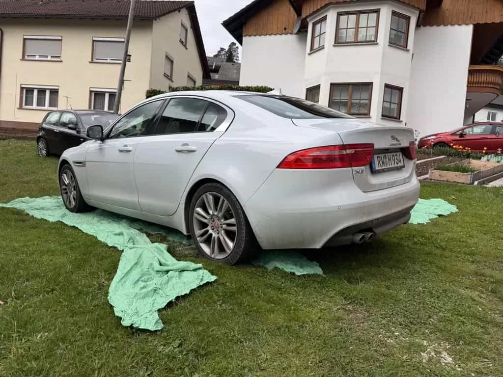 Jaguar XE 20d 180PS Pure Automatik Pure 11/2015-photo-2