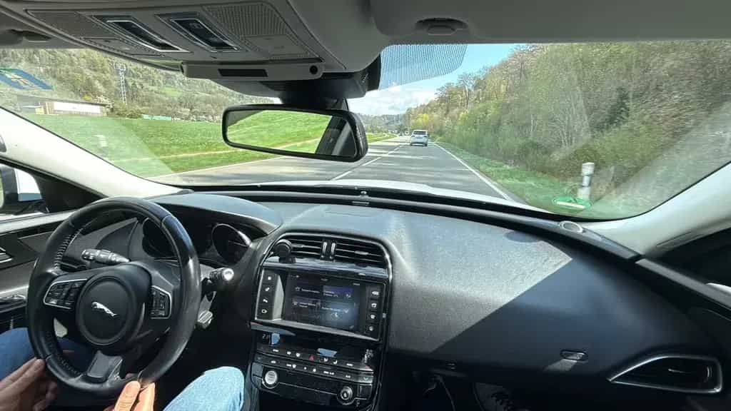 Jaguar XE 20d 180PS Pure Automatik Pure 11/2015-photo-4