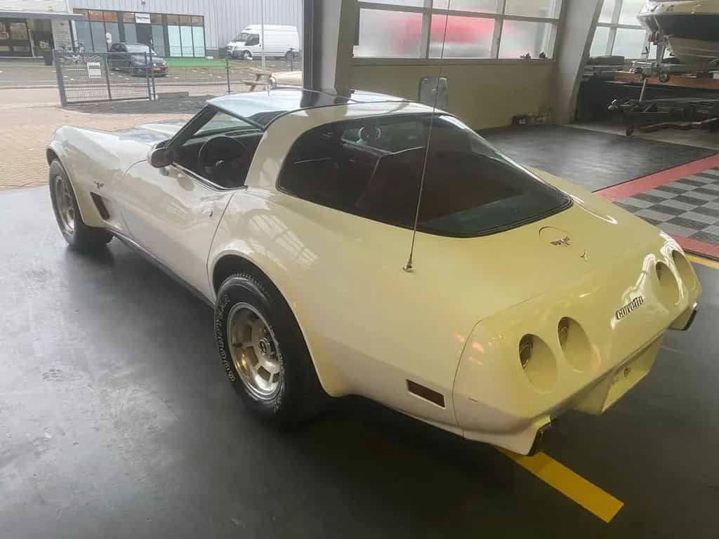 Corvette C3 sehr schöne C3 wenig Meilen und 2 Vorbesitzer 07/1979-photo-9