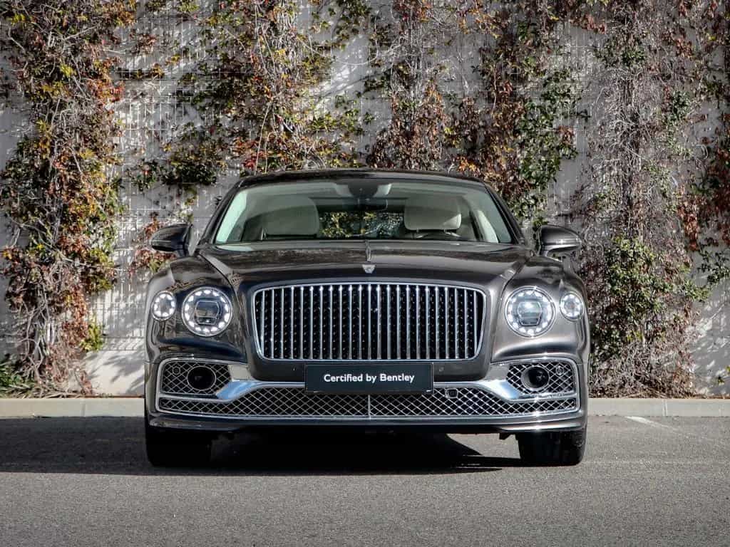 Bentley Flying Spur Azure V8 4.0 550hp 11/2022-photo-1