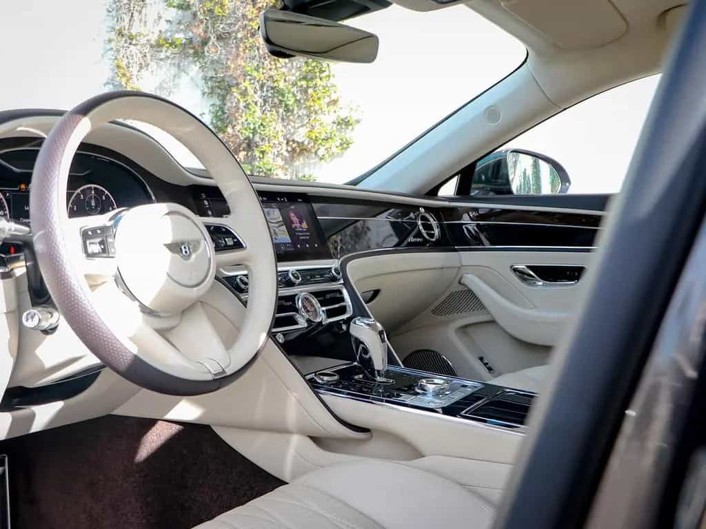 Bentley Flying Spur Azure V8 4.0 550hp 11/2022-photo-13