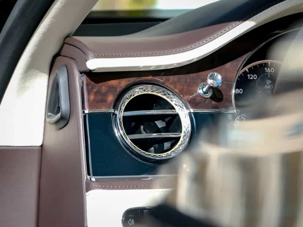 Bentley Flying Spur Azure V8 4.0 550hp 11/2022-photo-23