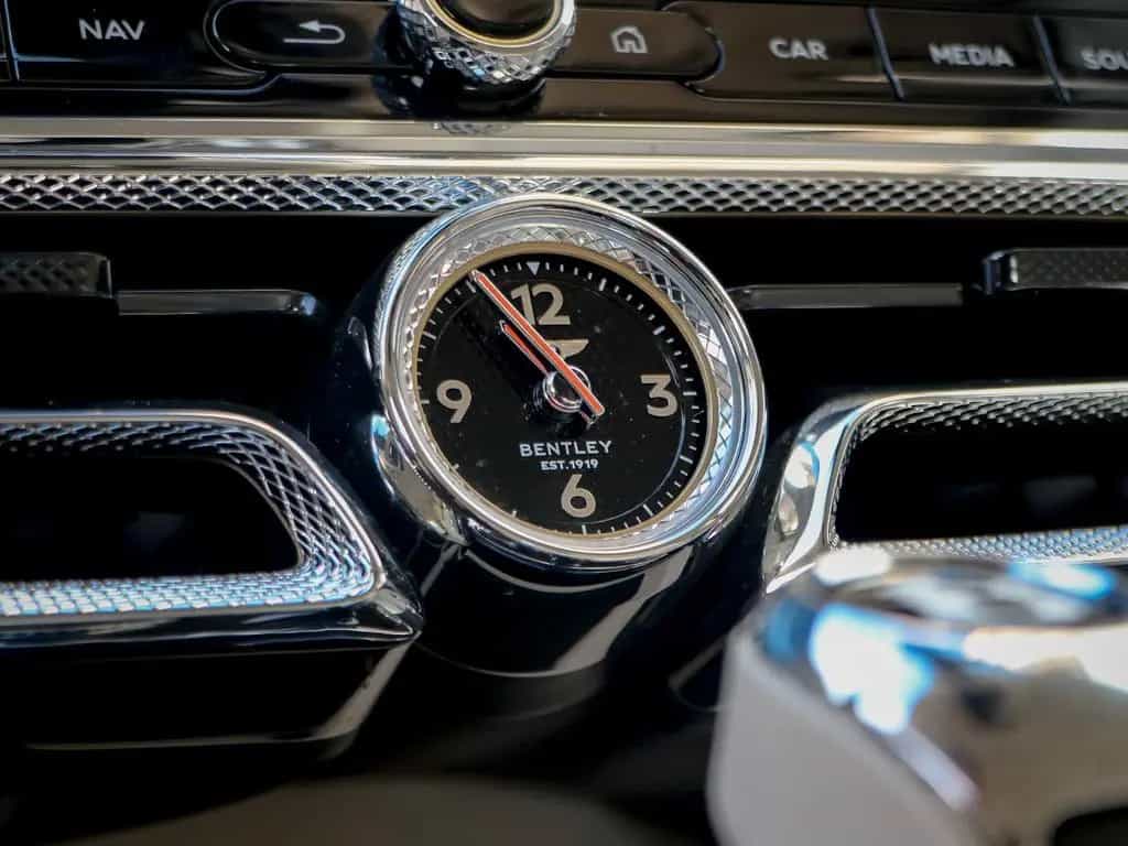 Bentley Flying Spur Azure V8 4.0 550hp 11/2022-photo-25