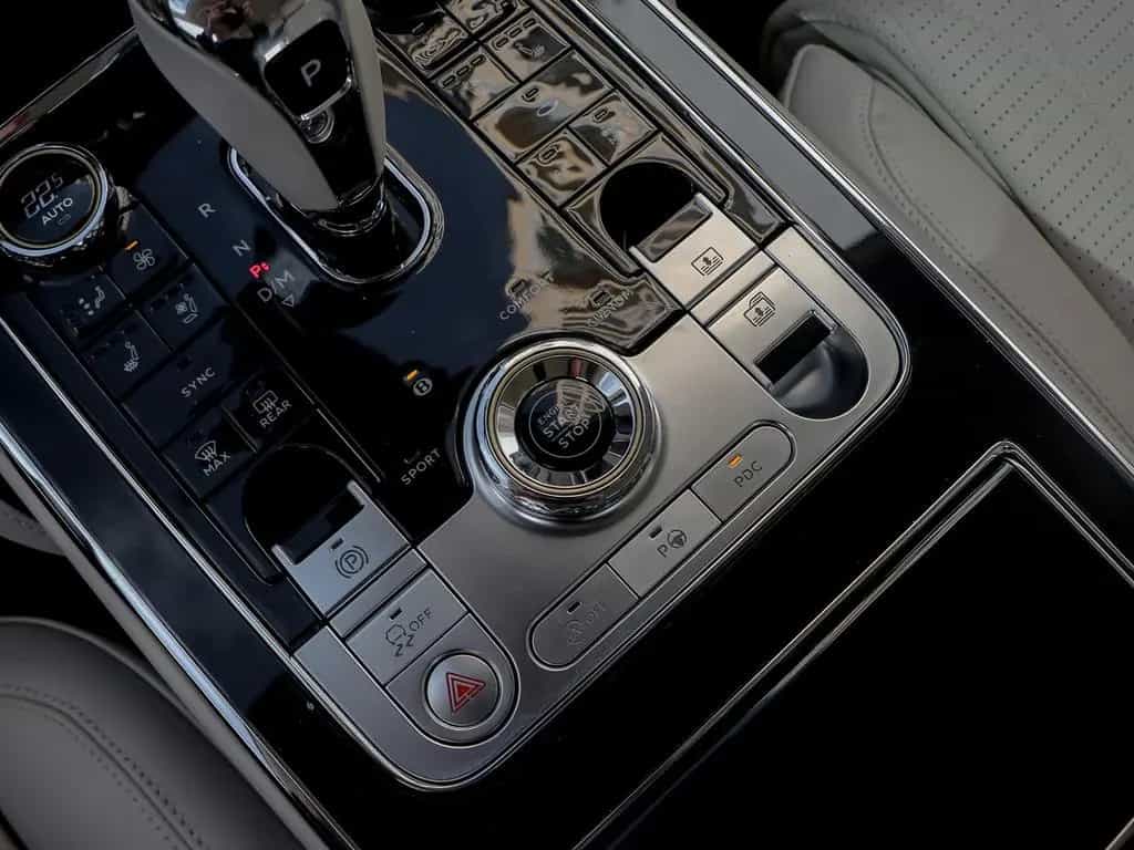 Bentley Flying Spur Azure V8 4.0 550hp 11/2022-photo-26