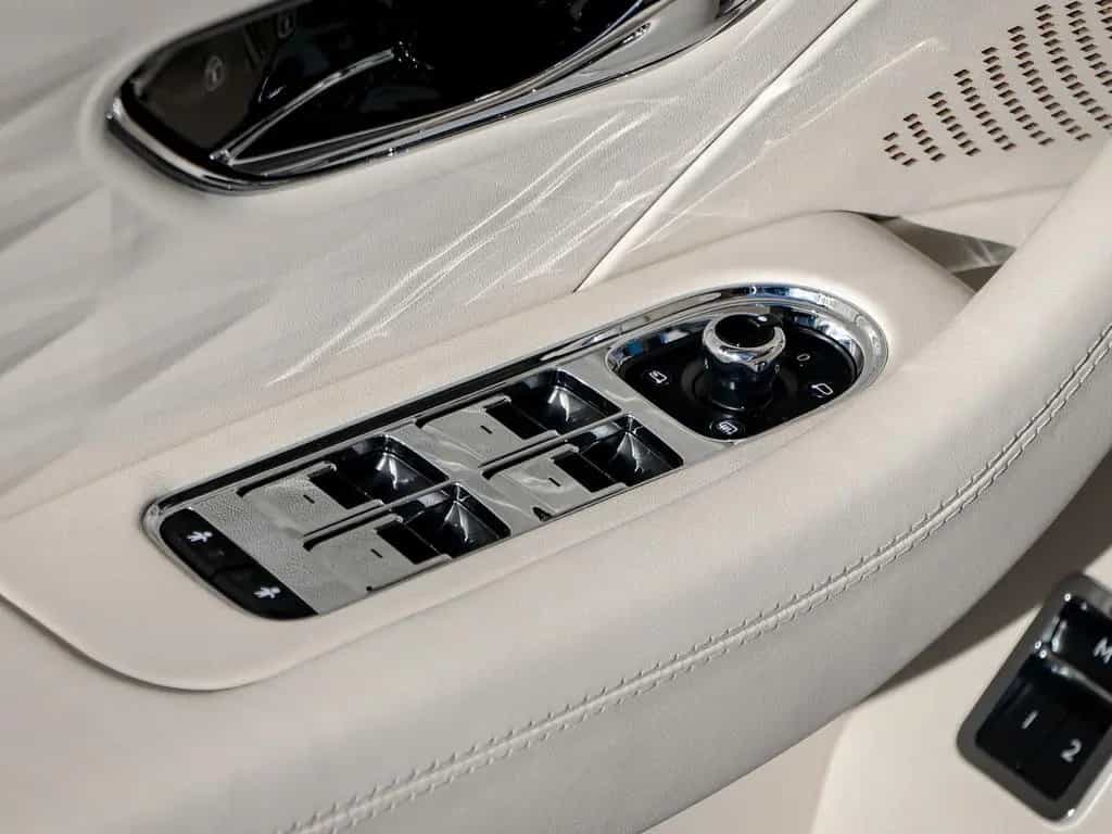 Bentley Flying Spur Azure V8 4.0 550hp 11/2022-photo-27