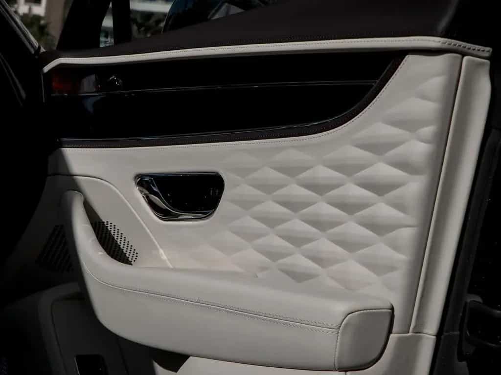 Bentley Flying Spur Azure V8 4.0 550hp 11/2022-photo-32