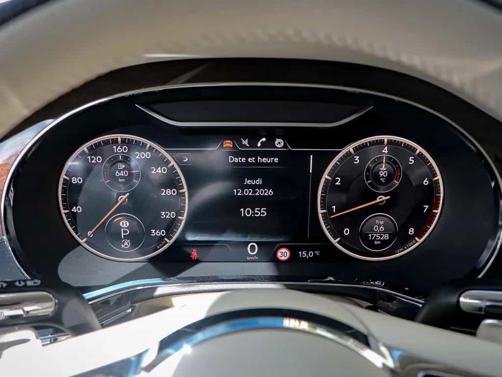 Bentley Flying Spur Azure V8 4.0 550hp 11/2022-photo-38