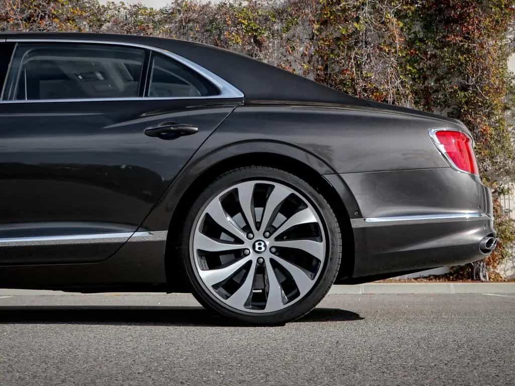 Bentley Flying Spur Azure V8 4.0 550hp 11/2022-photo-4