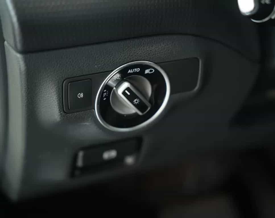 Mercedes-Benz A-Class 200 7G-Tr. *Distronic+ *AHK *Memory *Bi-Xenon 01/2015-photo-22