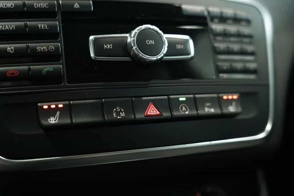 Mercedes-Benz A-Class 200 7G-Tr. *Distronic+ *AHK *Memory *Bi-Xenon 01/2015-photo-23