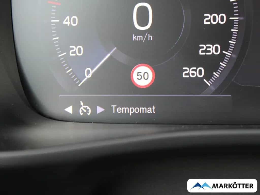Volvo XC40 Momentum 2WD AHK/CAM/PDC/NAVI/LED 10/2018-photo-10