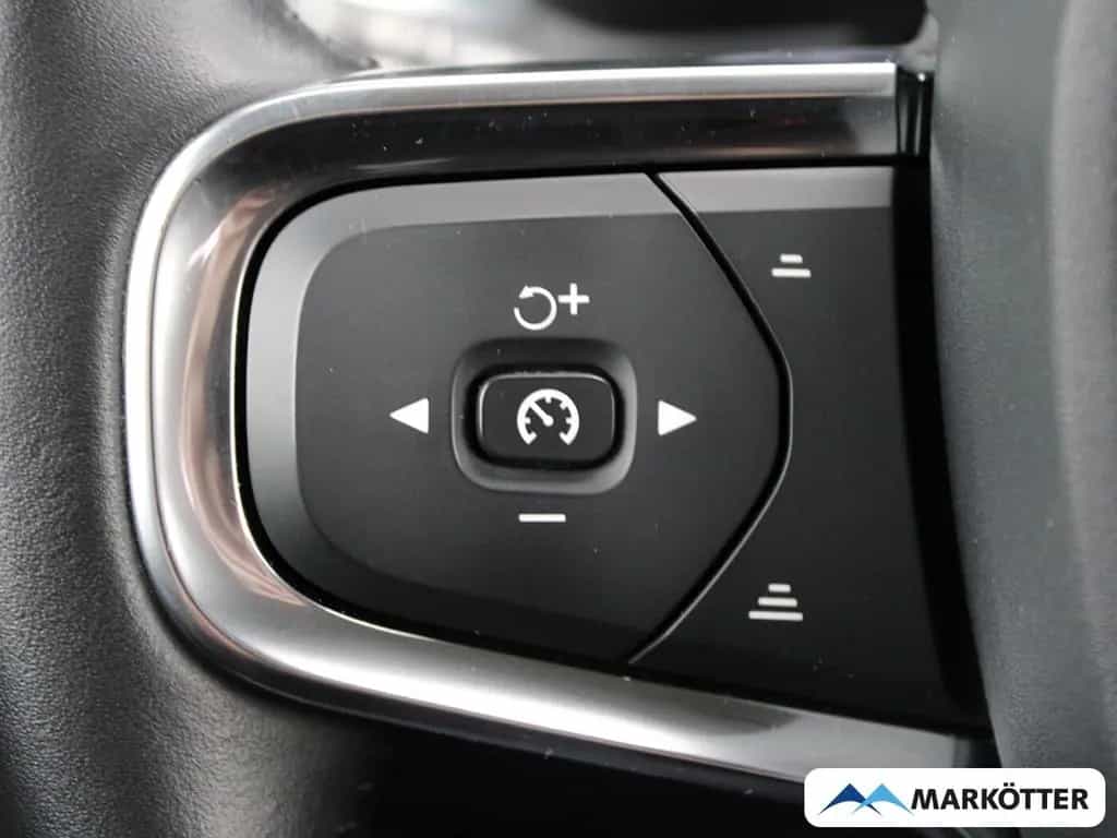 Volvo XC40 Momentum 2WD AHK/CAM/PDC/NAVI/LED 10/2018-photo-11
