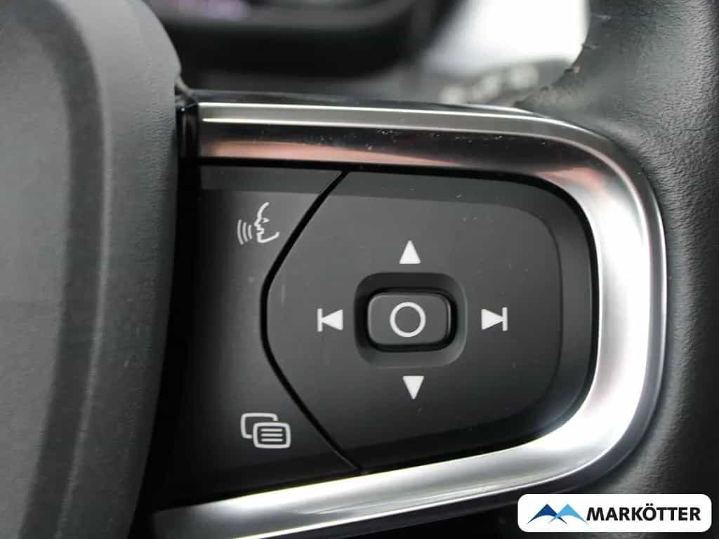 Volvo XC40 Momentum 2WD AHK/CAM/PDC/NAVI/LED 10/2018-photo-12