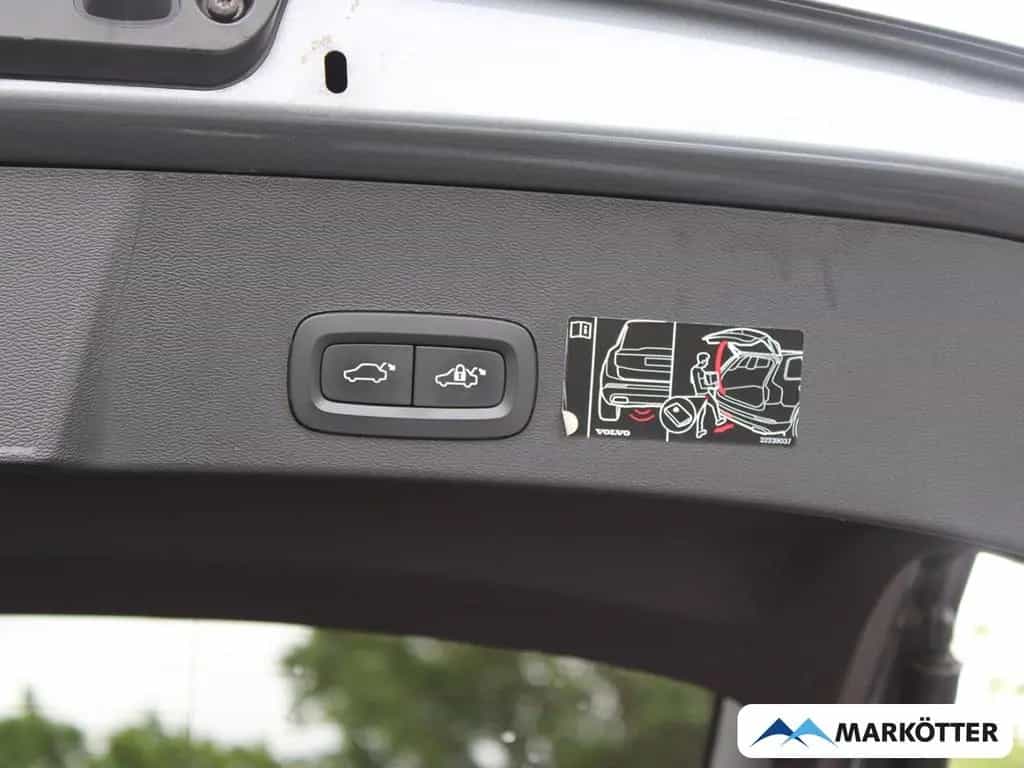 Volvo XC40 Momentum 2WD AHK/CAM/PDC/NAVI/LED 10/2018-photo-26