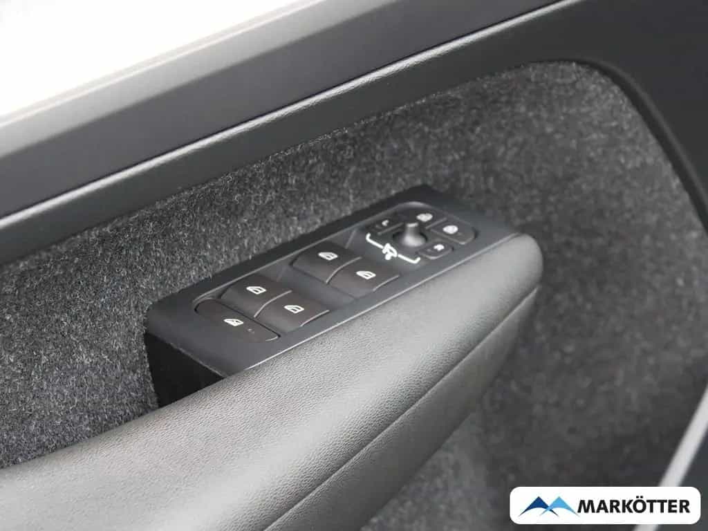 Volvo XC40 Momentum 2WD AHK/CAM/PDC/NAVI/LED 10/2018-photo-4