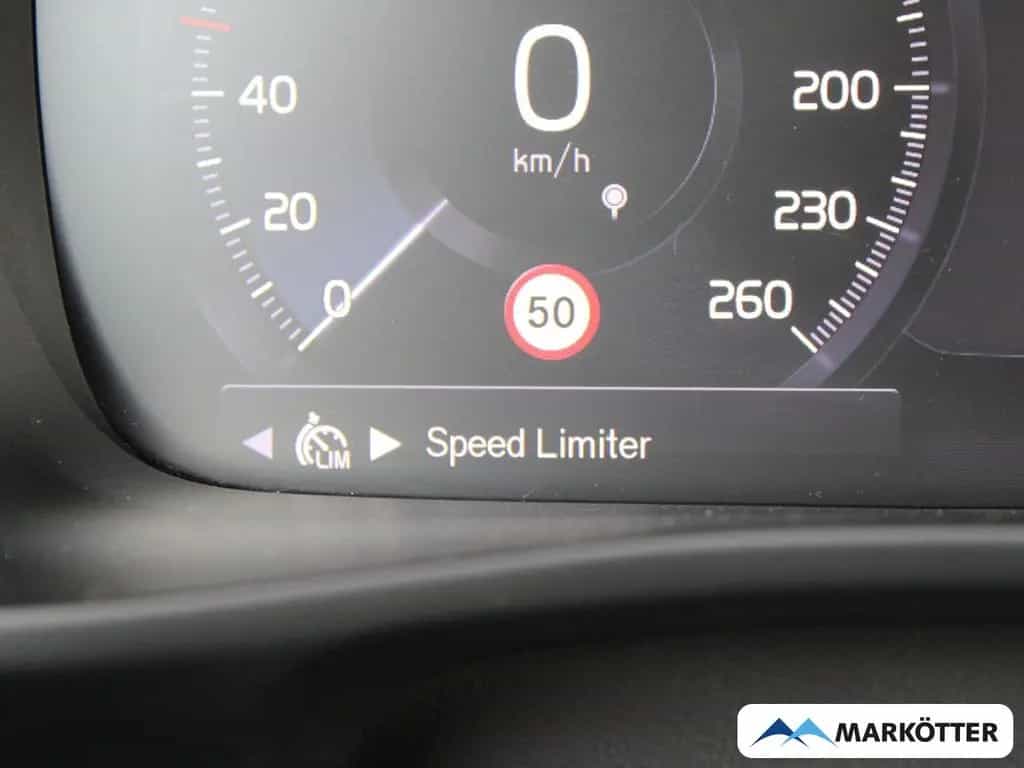 Volvo XC40 Momentum 2WD AHK/CAM/PDC/NAVI/LED 10/2018-photo-9
