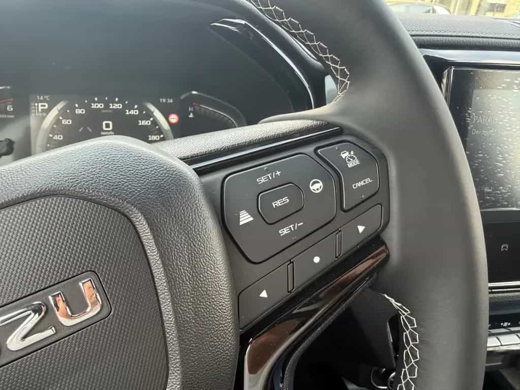Isuzu D-Max Double Cab 4WD V-CROSS null-photo-9