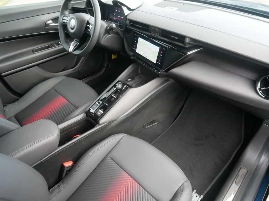 Alfa Romeo Junior IBRIDA TI 1.2 VGT 145PS DCT6 TECHNOLOGIE 04/2026-photo-18