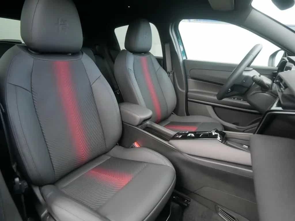 Alfa Romeo Junior IBRIDA TI 1.2 VGT 145PS DCT6 TECHNOLOGIE 04/2026-photo-19