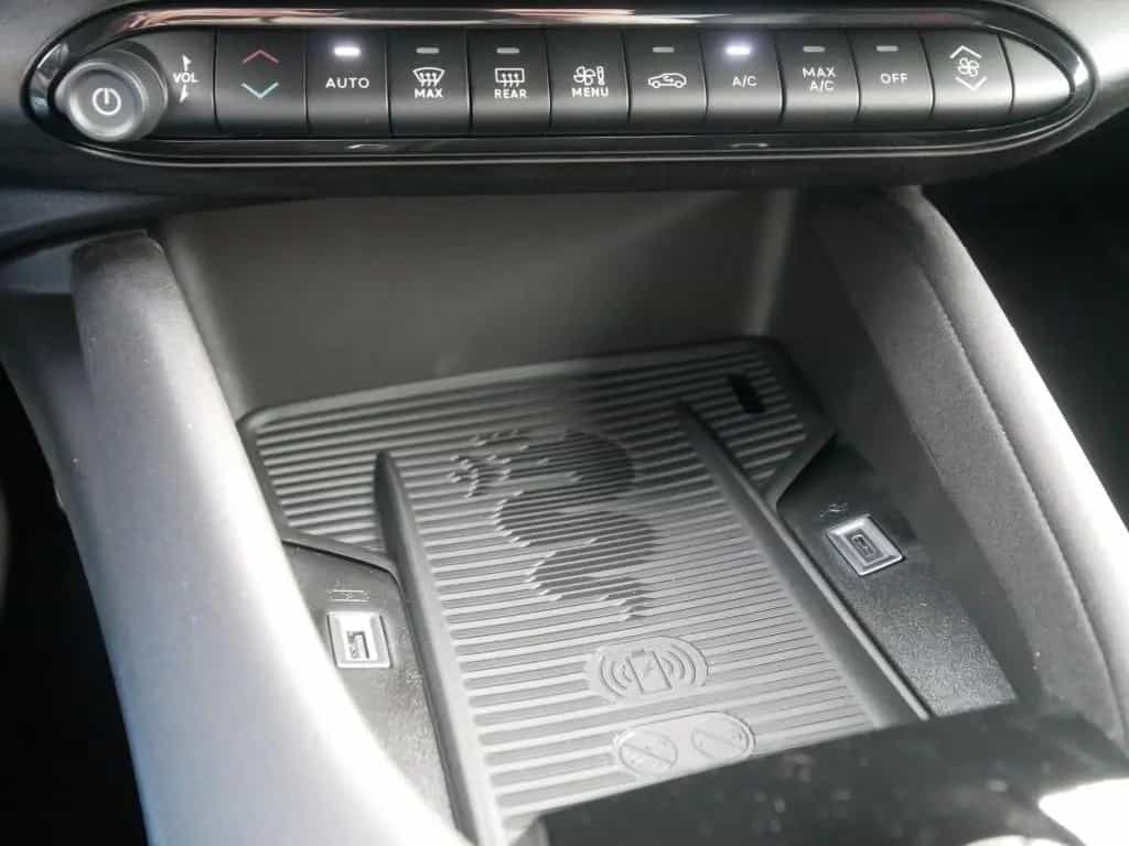 Alfa Romeo Junior IBRIDA TI 1.2 VGT 145PS DCT6 TECHNOLOGIE 04/2026-photo-33