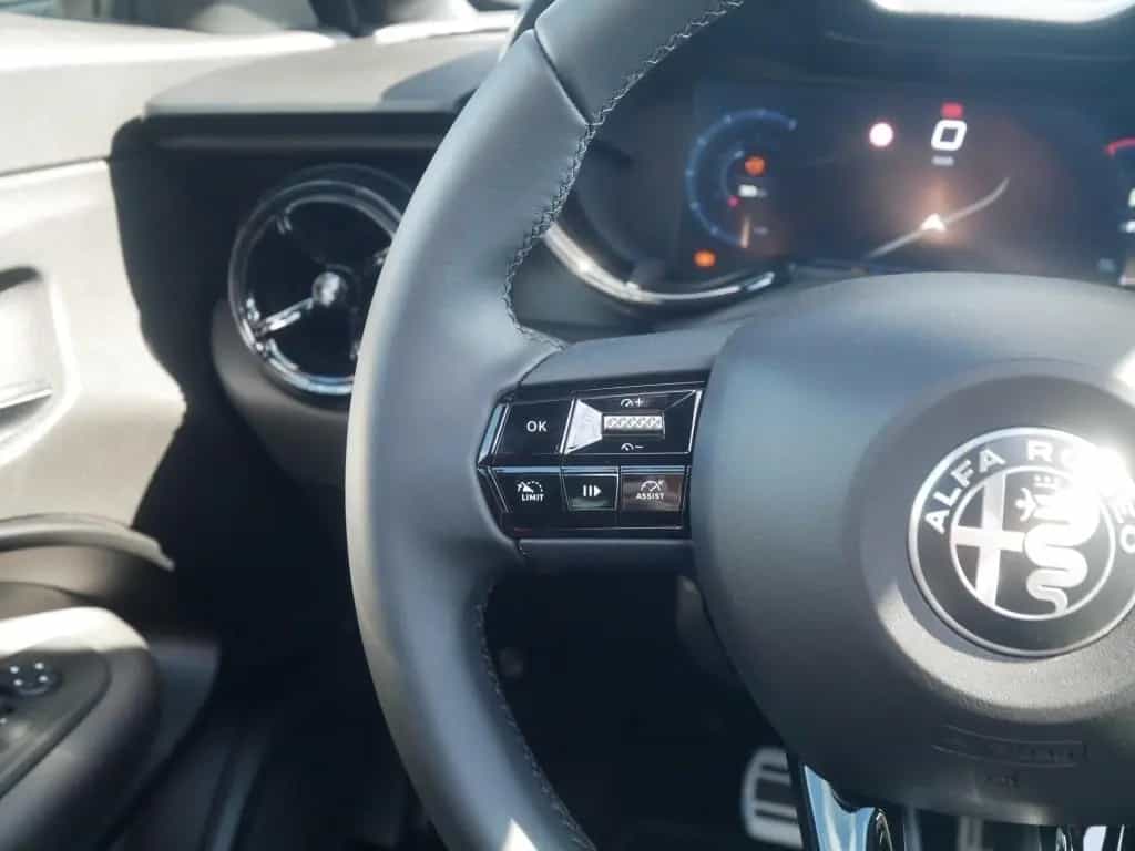 Alfa Romeo Junior IBRIDA TI 1.2 VGT 145PS DCT6 SCHIEBEDACH 04/2026-photo-22